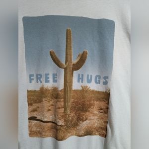(VGUC)Free Hugs 🧸 Medium Sized🧸 Tee shirt